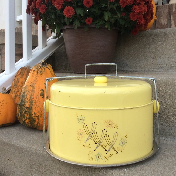 Vintage two Tiered Cake and Pie Carrier W/Handle